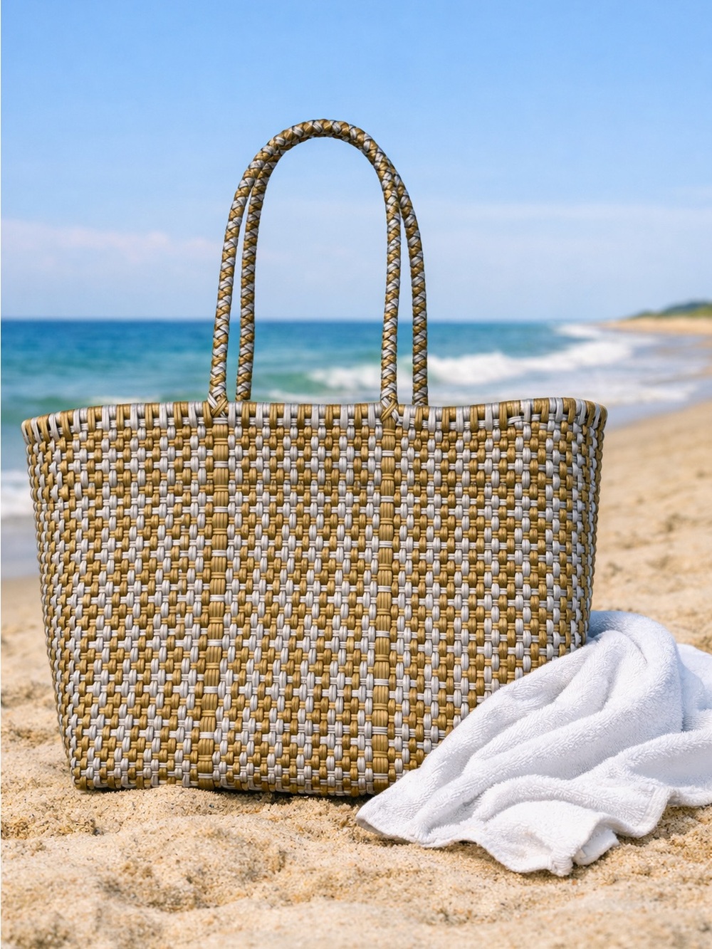 NWOT Woven Beach Tote Bag in Natural and Cream